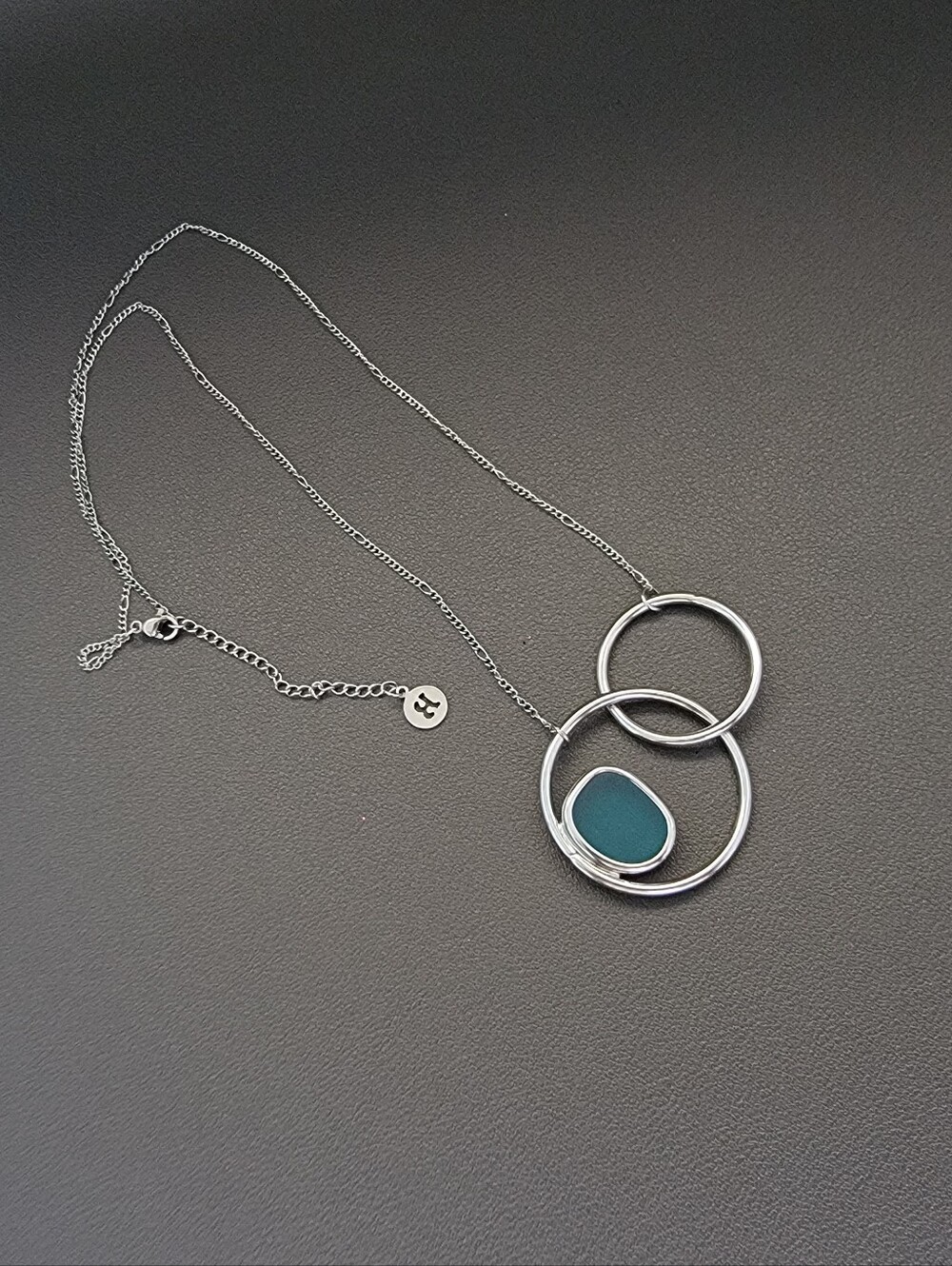 Modern Silver Tone Interlocking Circle Pendant Necklace Aqua Sea Glass Style